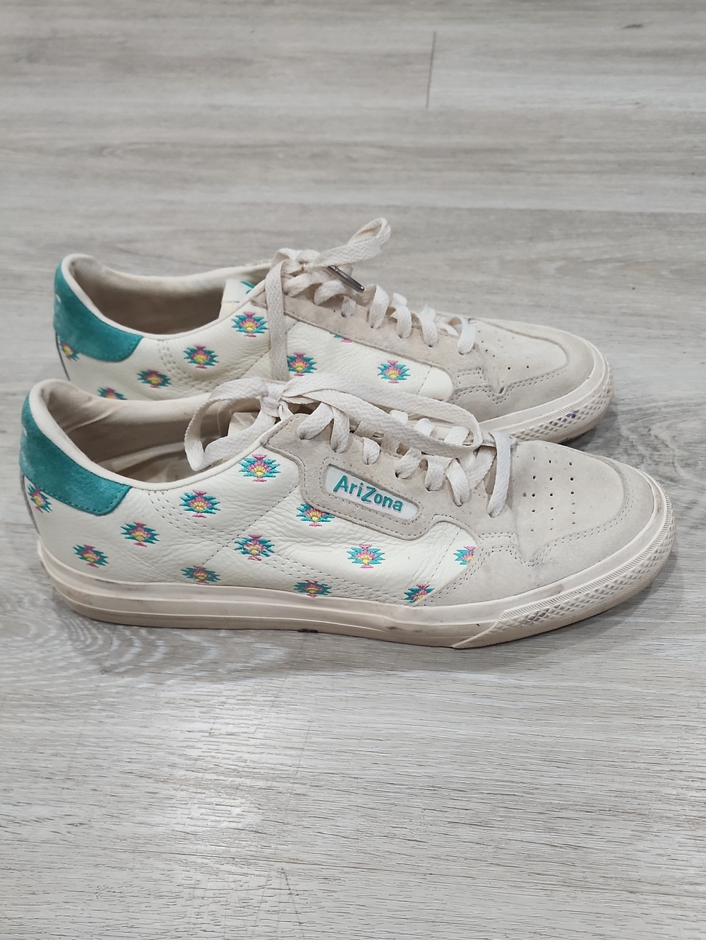 Arizona Jean Company Cream Sneakers with Teal Accents